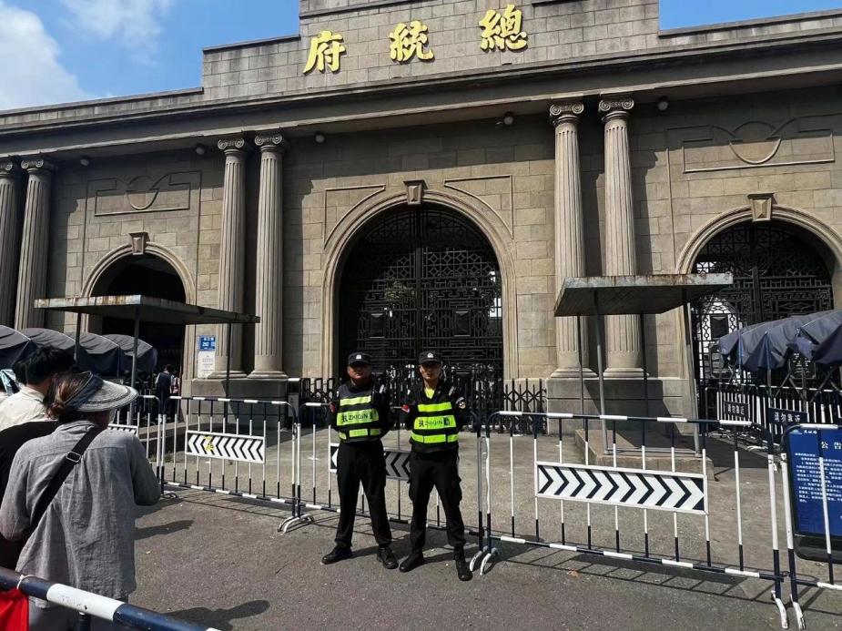 C:/Users/Administrator/Desktop/臺風“貝碧嘉”來襲，南京保安積極應對，“守”護萬家團圓！/7.jpg7