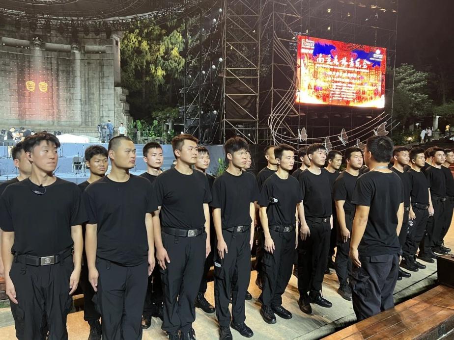 C:/Users/Administrator/Desktop/臺風“貝碧嘉”來襲，南京保安積極應對，“守”護萬家團圓！/10.jpg10